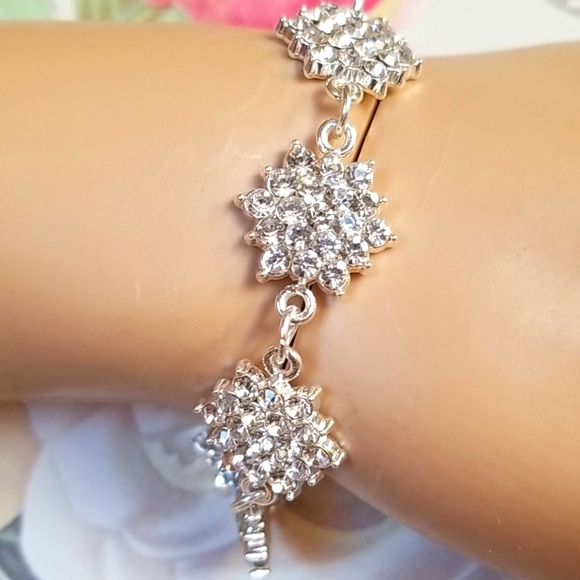 Hand Crafted Rhinestone Silver Tone Flower Design Bracelet - Picture 12 of 16